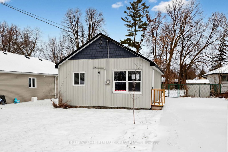 208 Bayview Ave, Georgina, L4P 2T2 | Image 3