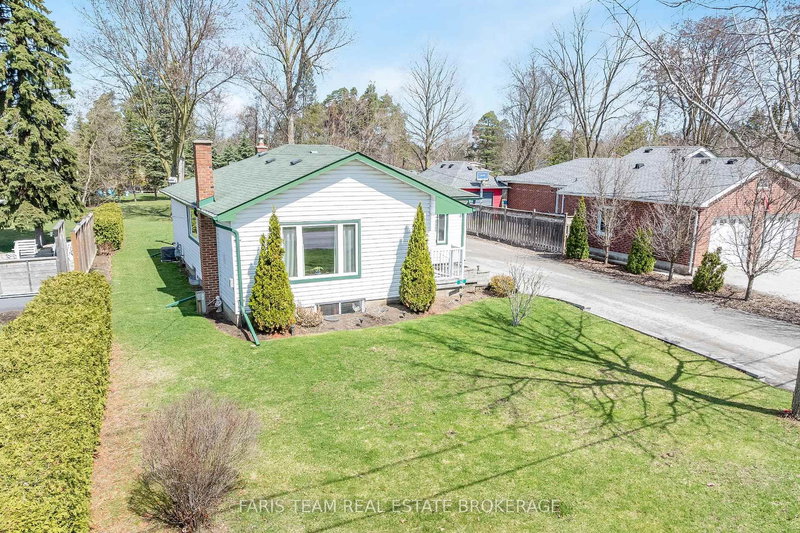 142 Oriole Dr, East Gwillimbury, L9N 1G9 | Image 3