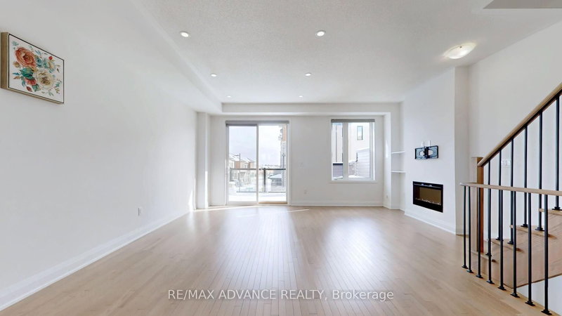 4 Carole Bell Way, Markham, L6E 0W2 | Image 2