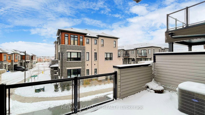 4 Carole Bell Way, Markham, L6E 0W2 | Image 3