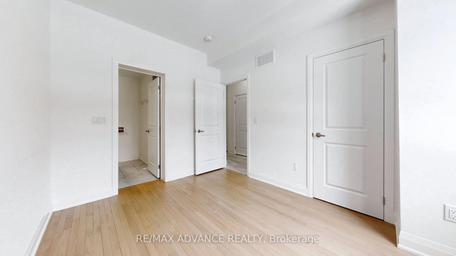 Townhouse for sale at 4 Carole Bell Way, Markham, Ontario, L6E 0W2 - Wismer - MLS: N12895404