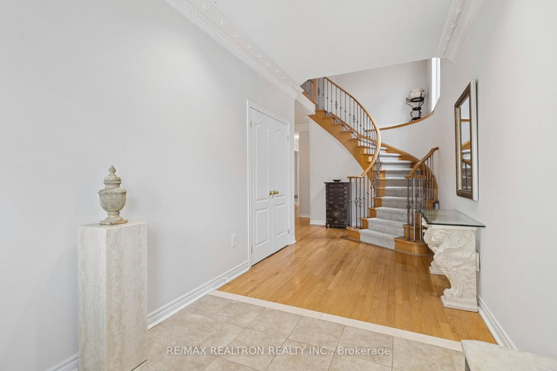 32 Brackenwood Ave, Richmond Hill, L4S 2P5 | Image 3
