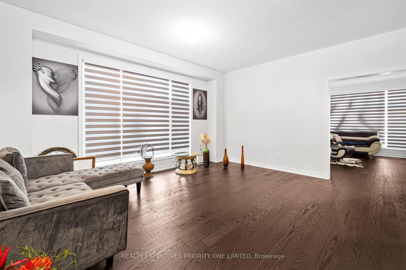 30 Sam Battaglia Cres, Georgina, L0E 1R0 | Image 3