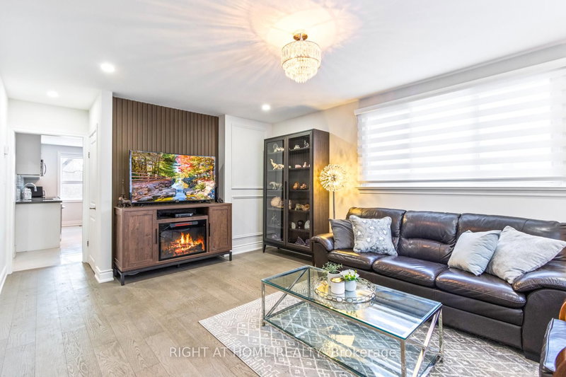 735 Srigley St, Newmarket, L3Y 1X6 | Image 3
