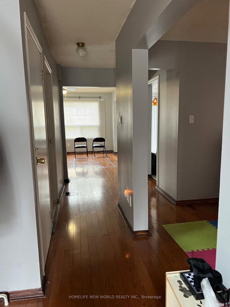 Main - 47 Newmill Cres, Richmond Hill, L4C 9T6 | Image 3