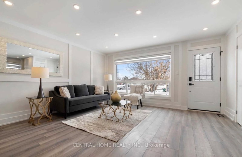 139 Maurice Crt, Newmarket, L3Y 2W1 | Image 3