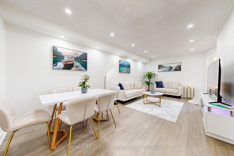 46 October Lane, Aurora, L4G 6Z9 | Image 2