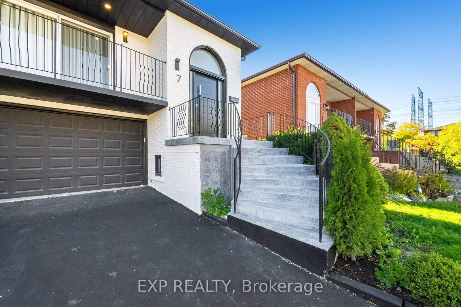 7 Boyne Highlands Court • Vaughan, ON photo 4
