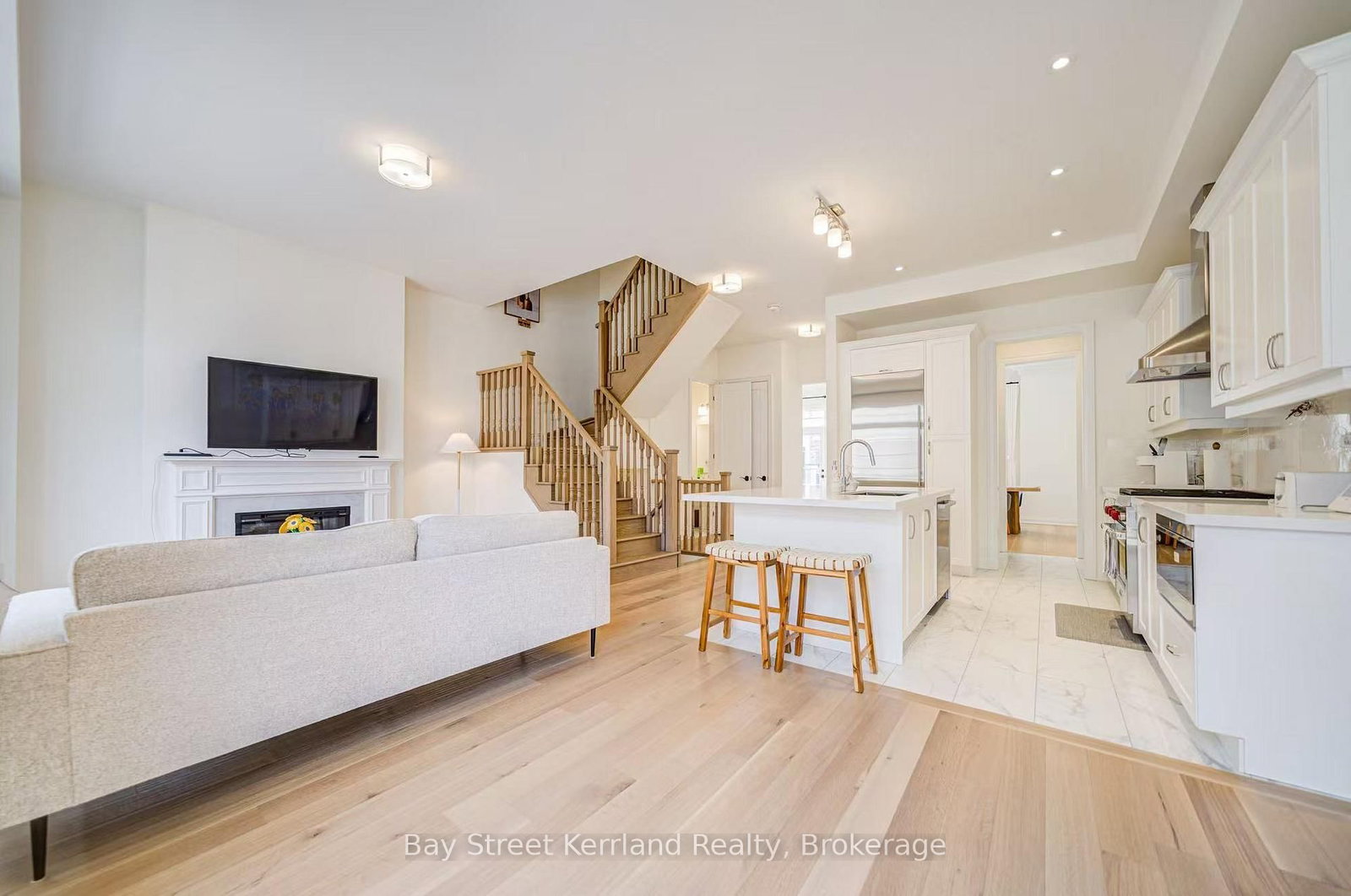 Townhouse for sale at 10 Silvermills Lane, Markham, Ontario, L6C 3L5 - Angus Glen - MLS: N12897038