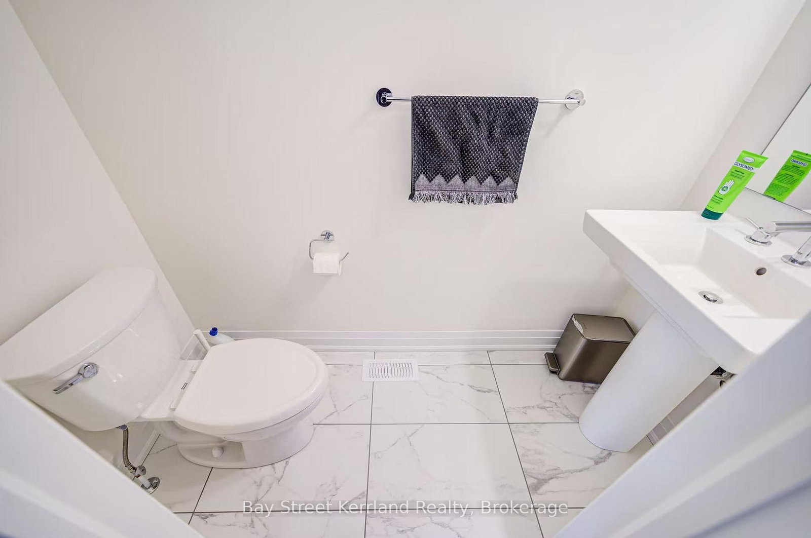 Townhouse for sale at 10 Silvermills Lane, Markham, Ontario, L6C 3L5 - Angus Glen - MLS: N12897038