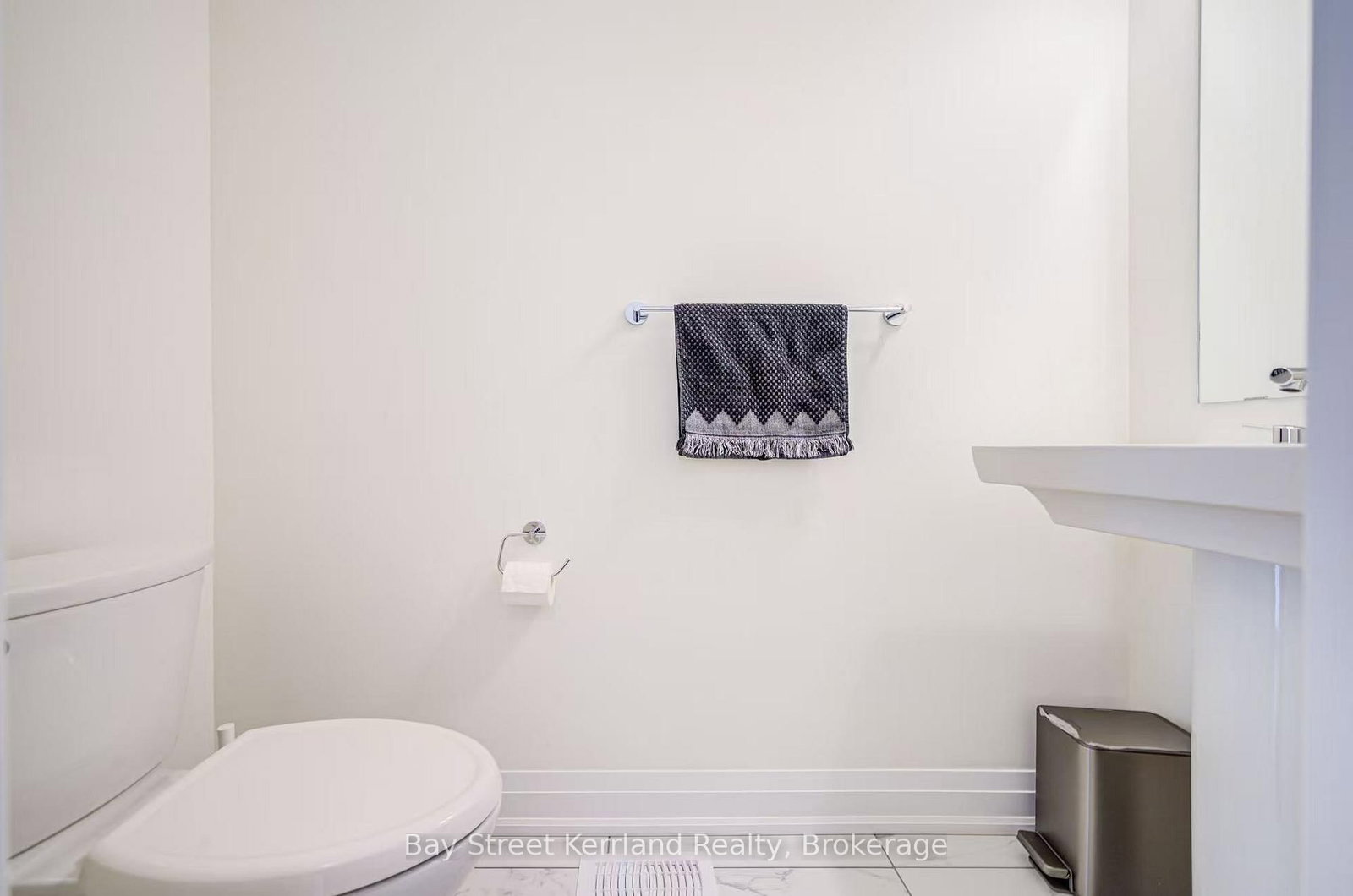 Townhouse for sale at 10 Silvermills Lane, Markham, Ontario, L6C 3L5 - Angus Glen - MLS: N12897038