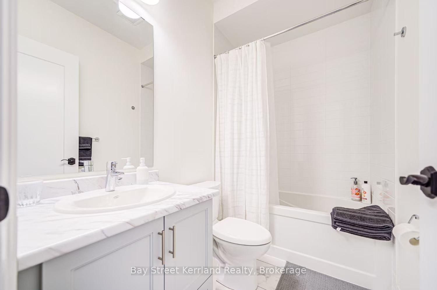 Townhouse for sale at 10 Silvermills Lane, Markham, Ontario, L6C 3L5 - Angus Glen - MLS: N12897038