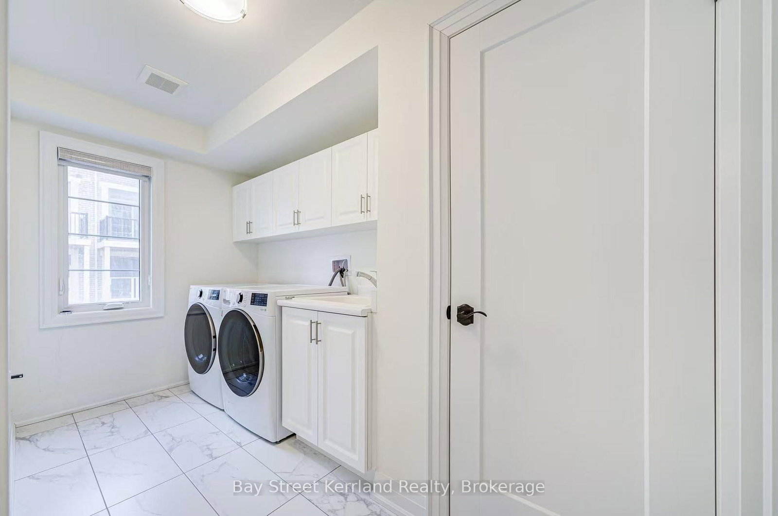 Townhouse for sale at 10 Silvermills Lane, Markham, Ontario, L6C 3L5 - Angus Glen - MLS: N12897038