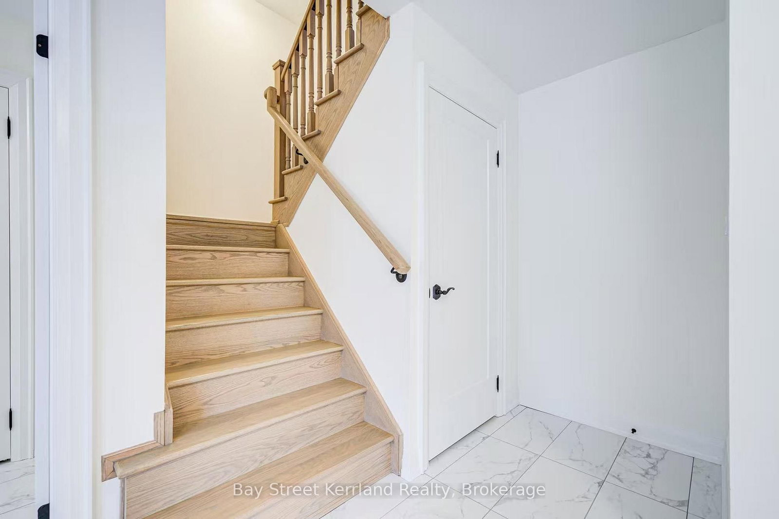 Townhouse for sale at 10 Silvermills Lane, Markham, Ontario, L6C 3L5 - Angus Glen - MLS: N12897038