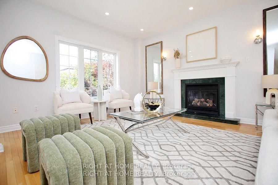 Detached House for sale at 6 Pembrooke Road, Markham, Ontario, L6C 2L2 - Cachet - MLS: N12897252