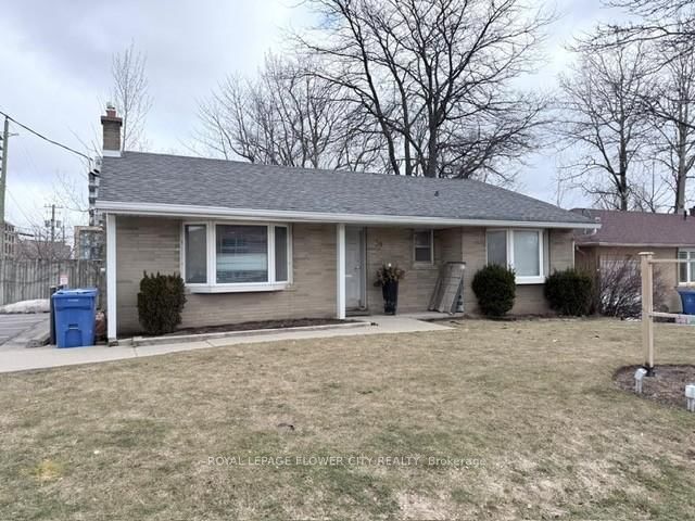 39 Parkside Dr, Newmarket, L3Y 4R7 | Image 2