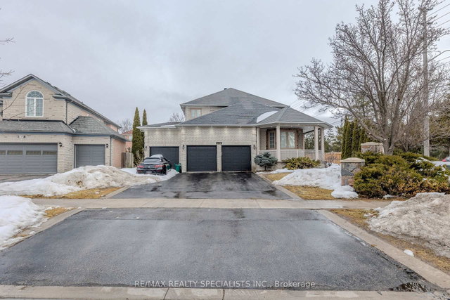 121 Boxwood Crescent