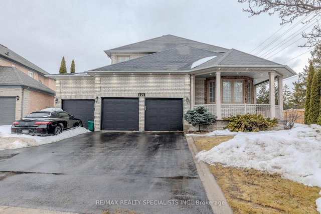 121 Boxwood Crescent
