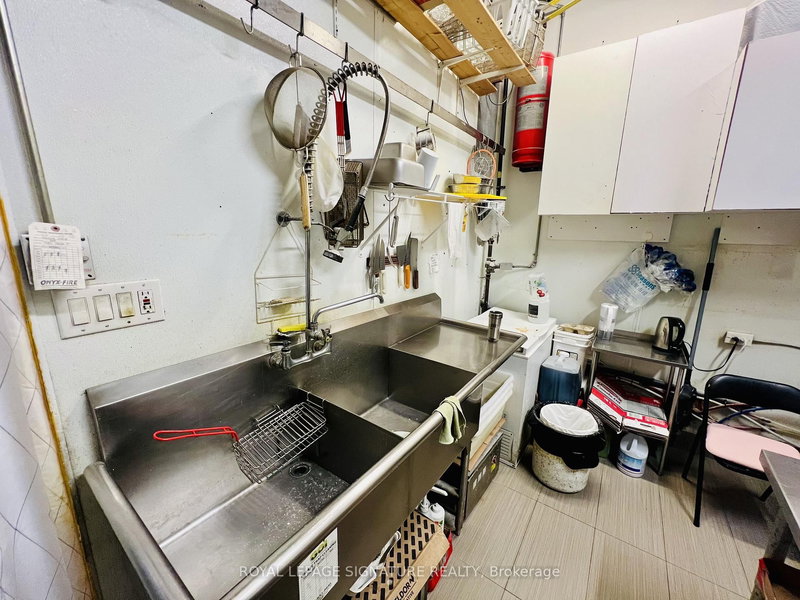 243 - 7181 Yonge St, Markham, L3T 0C7 | Image 2