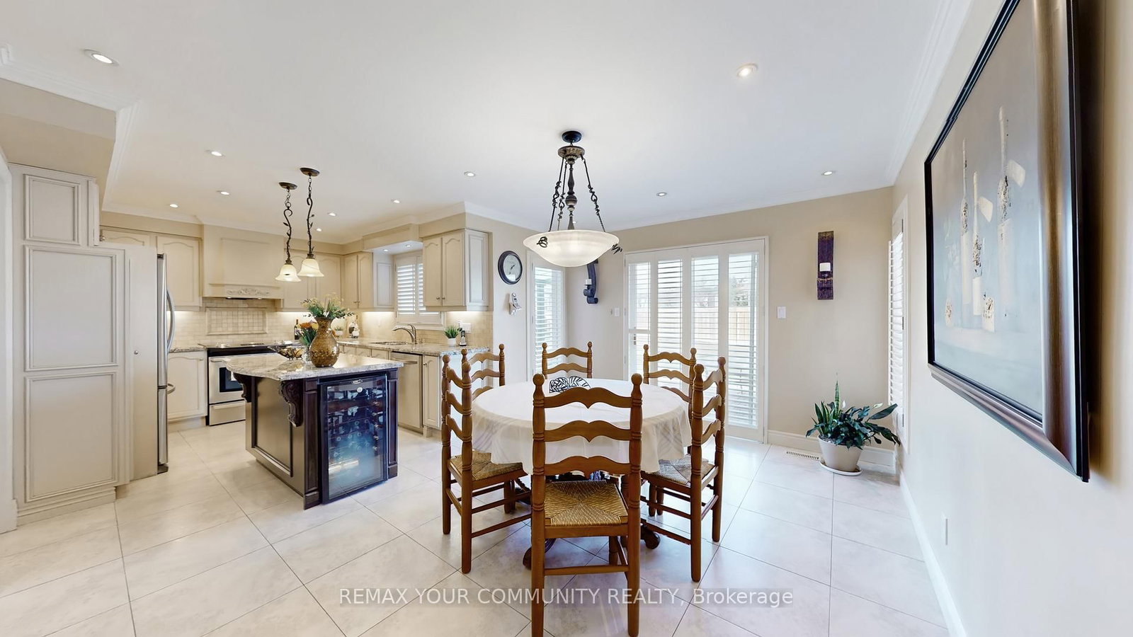 Detached House for sale at 10 Hollyburn Court, Vaughan, Ontario, L4L 6G2 - West Woodbridge - MLS: N12898032