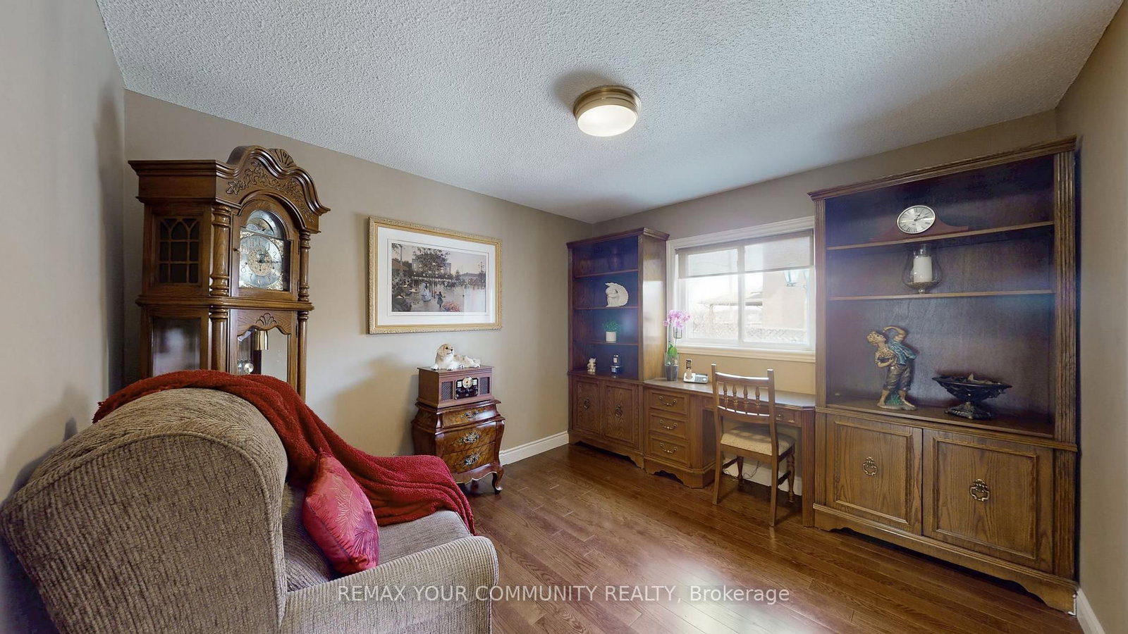 Detached House for sale at 10 Hollyburn Court, Vaughan, Ontario, L4L 6G2 - West Woodbridge - MLS: N12898032