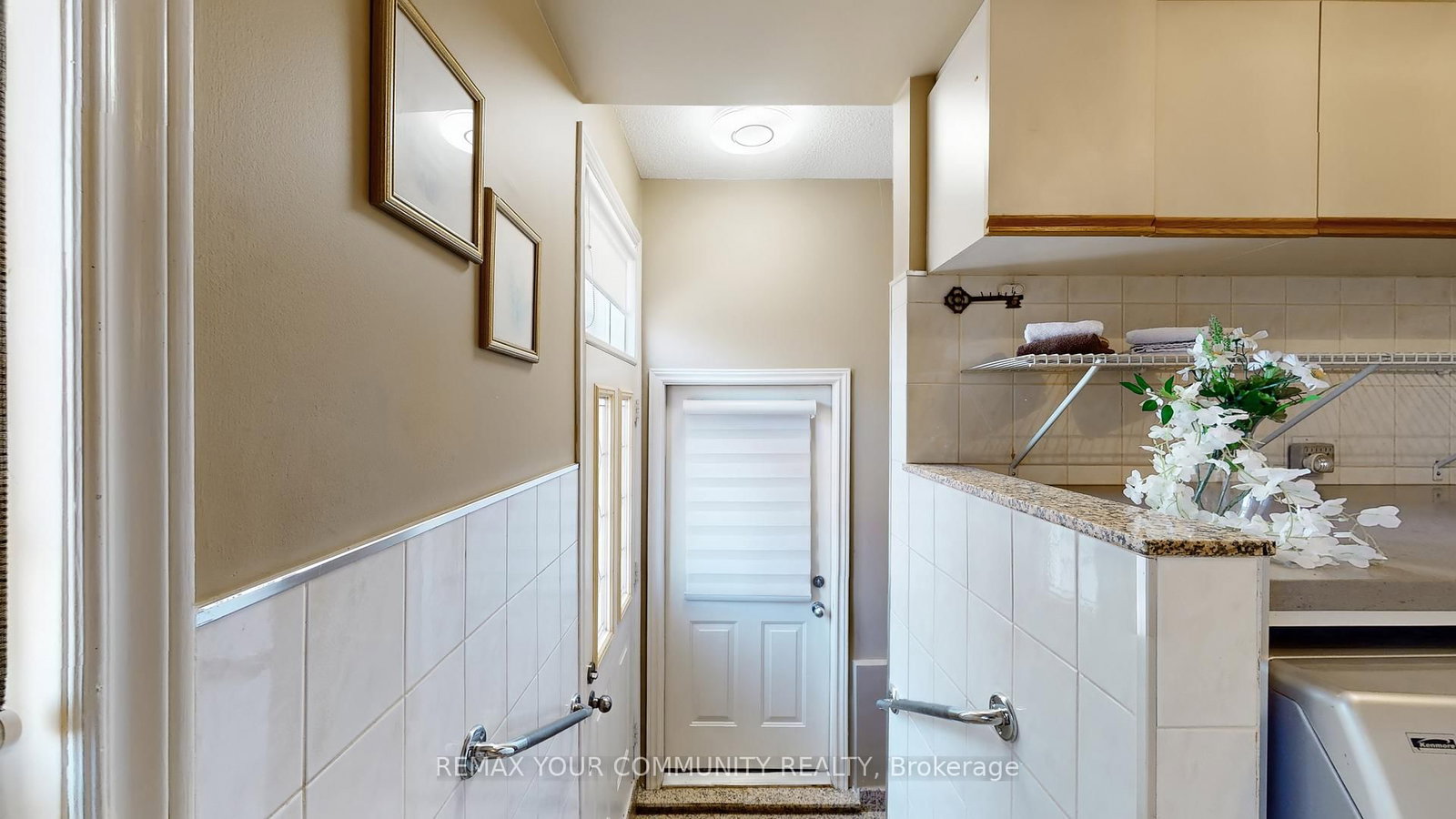 Detached House for sale at 10 Hollyburn Court, Vaughan, Ontario, L4L 6G2 - West Woodbridge - MLS: N12898032