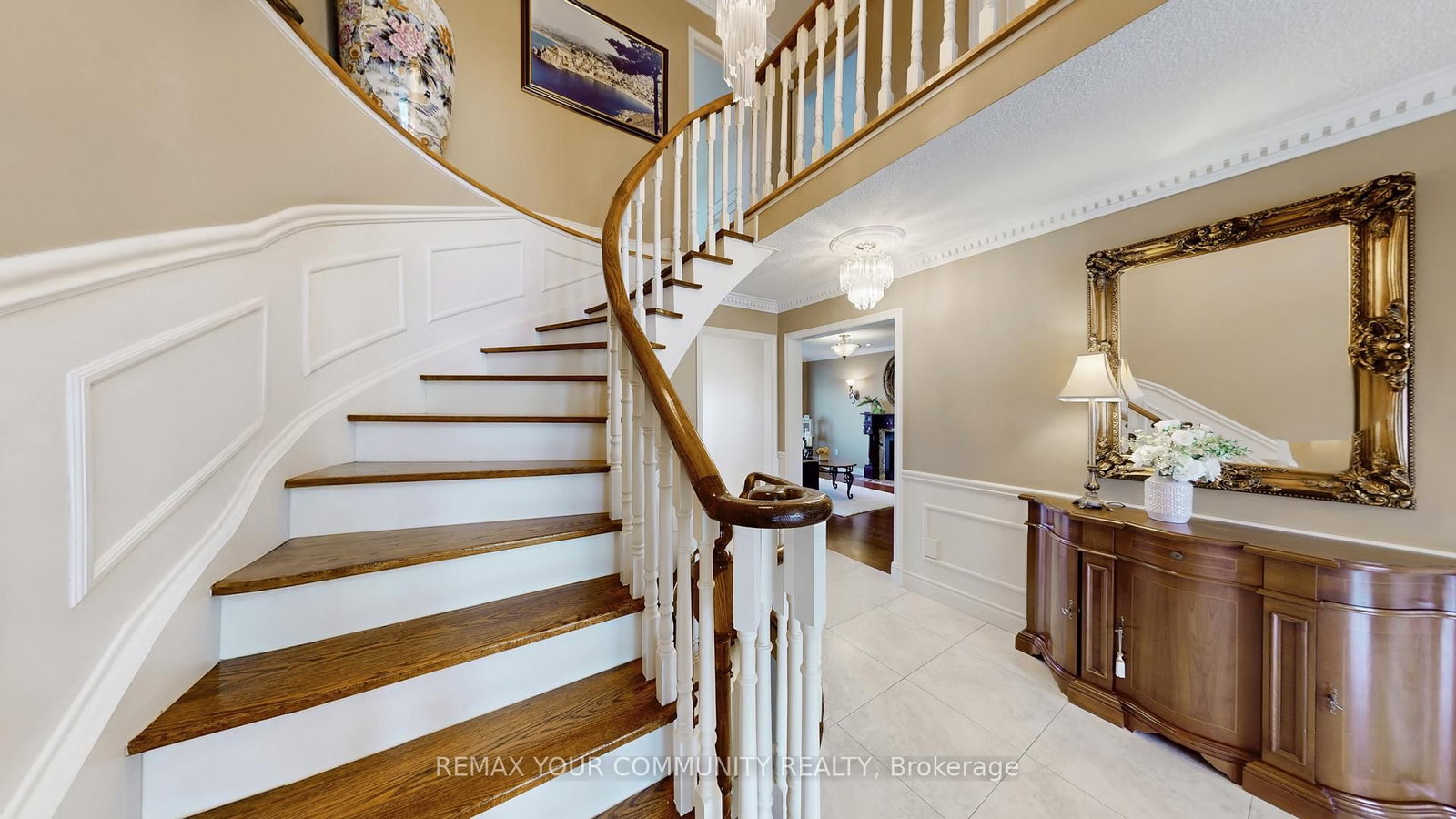 Detached House for sale at 10 Hollyburn Court, Vaughan, Ontario, L4L 6G2 - West Woodbridge - MLS: N12898032