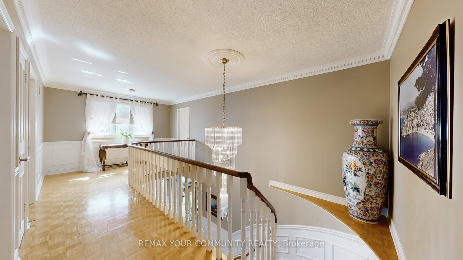 Detached House for sale at 10 Hollyburn Court, Vaughan, Ontario, L4L 6G2 - West Woodbridge - MLS: N12898032