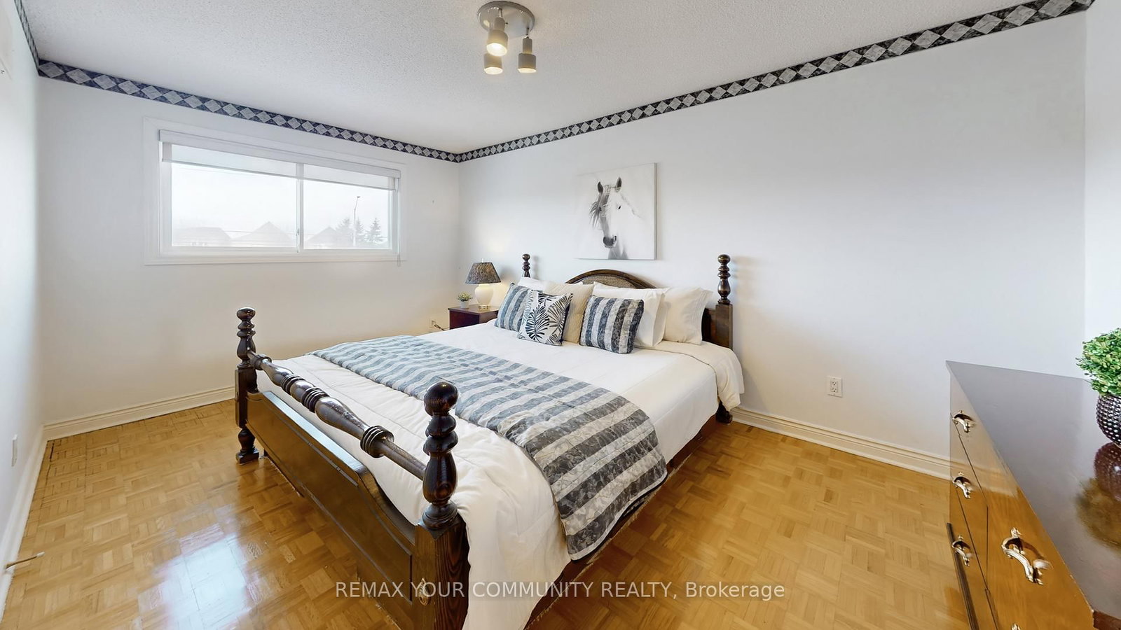 Detached House for sale at 10 Hollyburn Court, Vaughan, Ontario, L4L 6G2 - West Woodbridge - MLS: N12898032