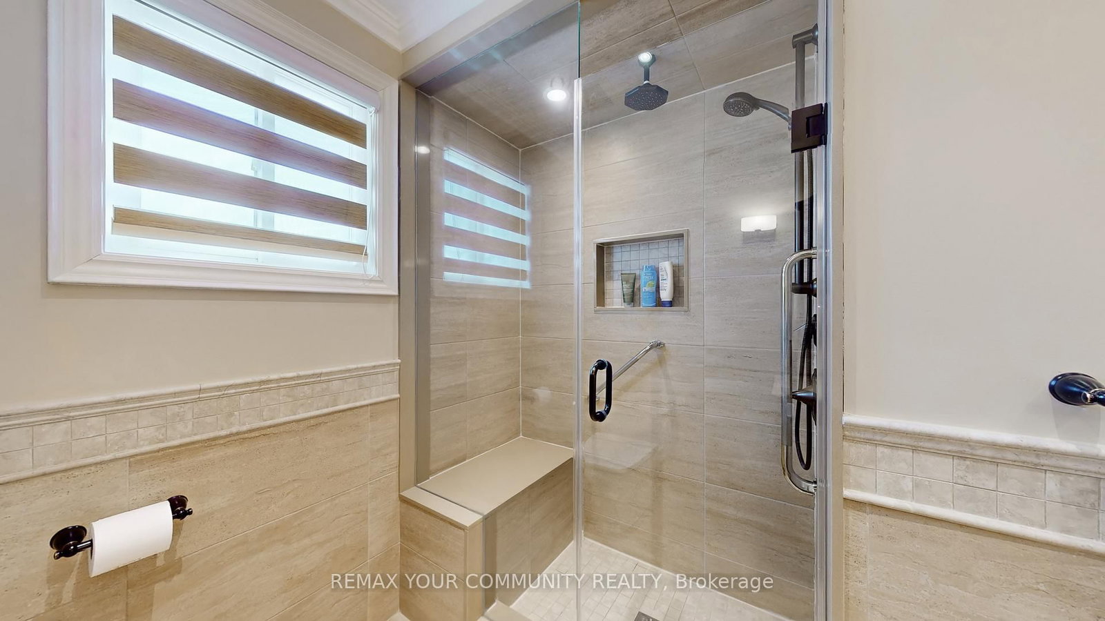 Detached House for sale at 10 Hollyburn Court, Vaughan, Ontario, L4L 6G2 - West Woodbridge - MLS: N12898032