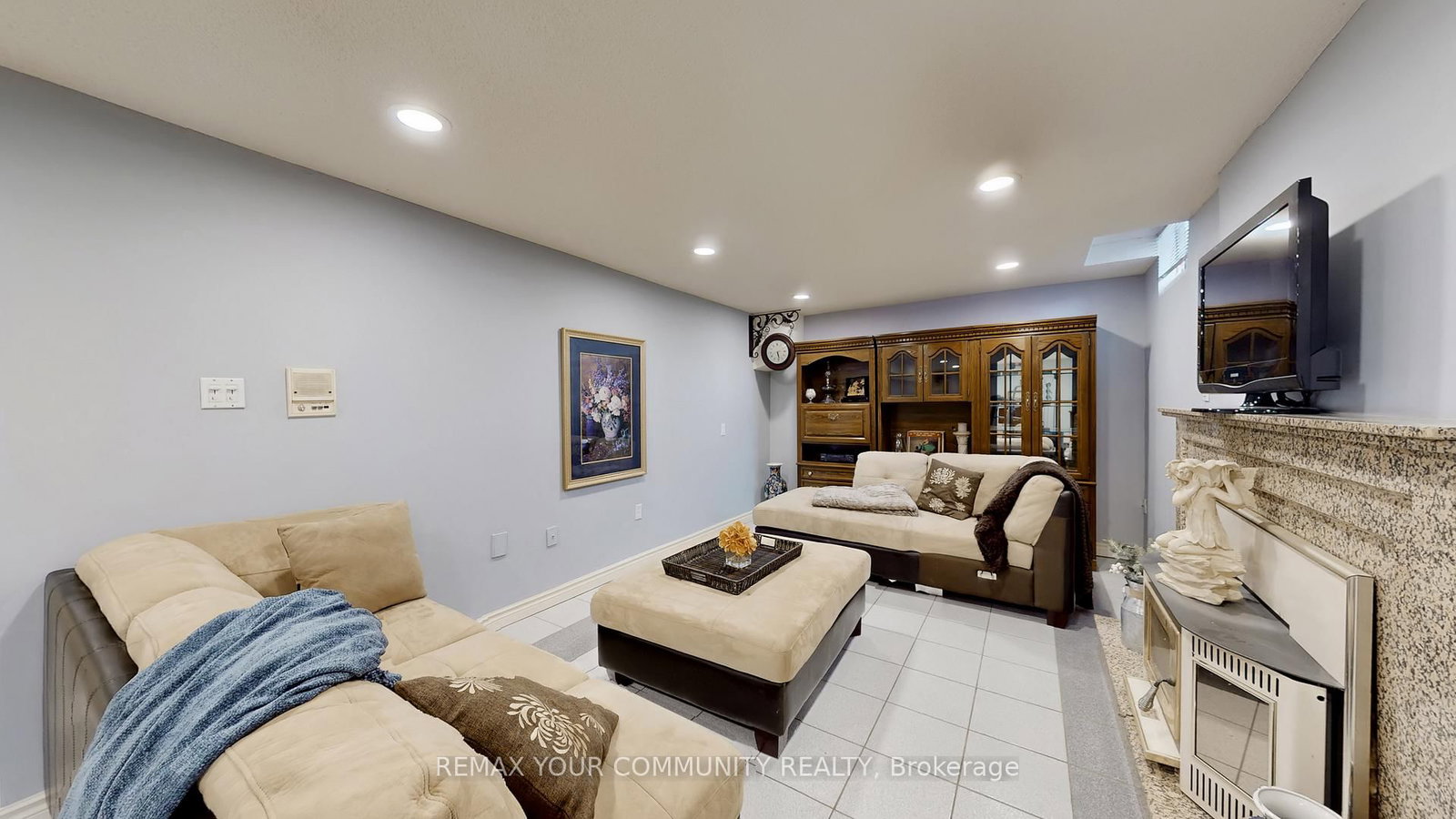 Detached House for sale at 10 Hollyburn Court, Vaughan, Ontario, L4L 6G2 - West Woodbridge - MLS: N12898032