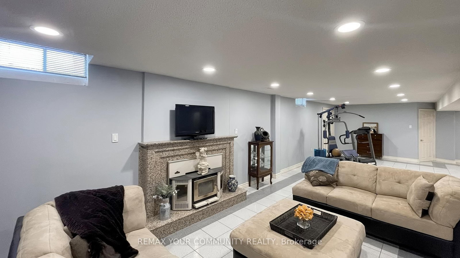 Detached House for sale at 10 Hollyburn Court, Vaughan, Ontario, L4L 6G2 - West Woodbridge - MLS: N12898032