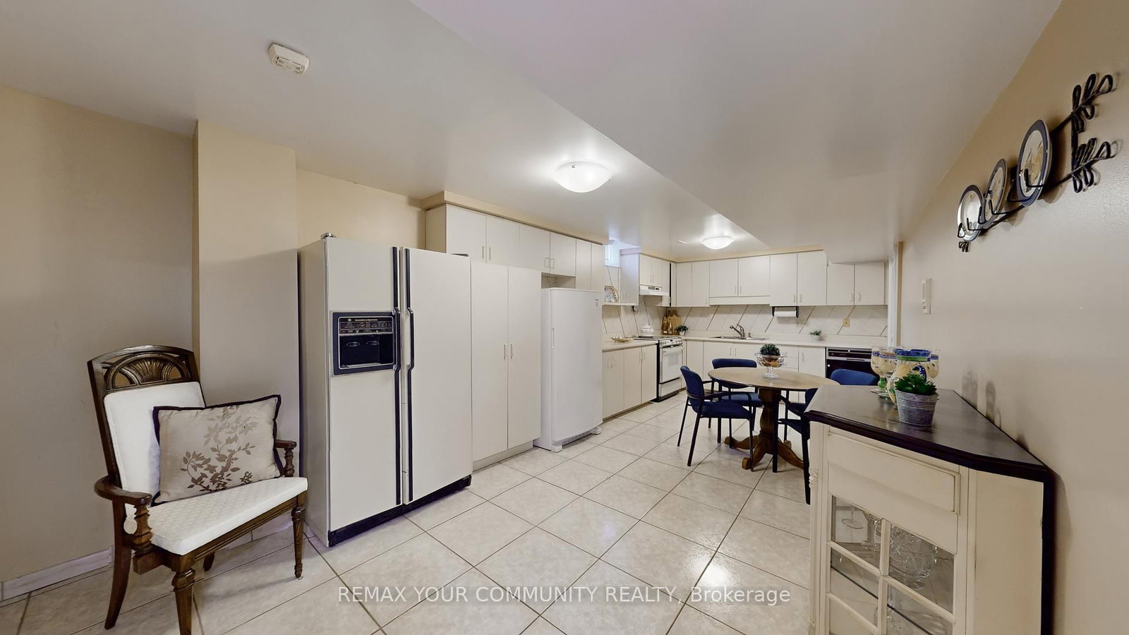 Detached House for sale at 10 Hollyburn Court, Vaughan, Ontario, L4L 6G2 - West Woodbridge - MLS: N12898032