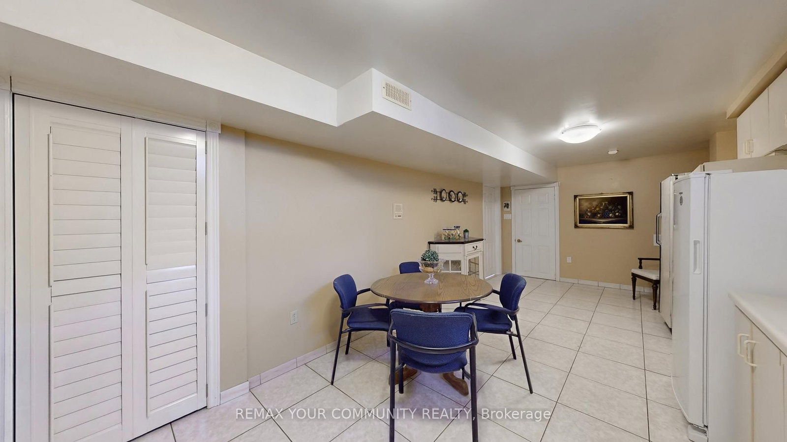 Detached House for sale at 10 Hollyburn Court, Vaughan, Ontario, L4L 6G2 - West Woodbridge - MLS: N12898032