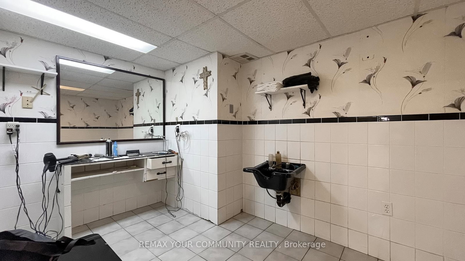 Detached House for sale at 10 Hollyburn Court, Vaughan, Ontario, L4L 6G2 - West Woodbridge - MLS: N12898032