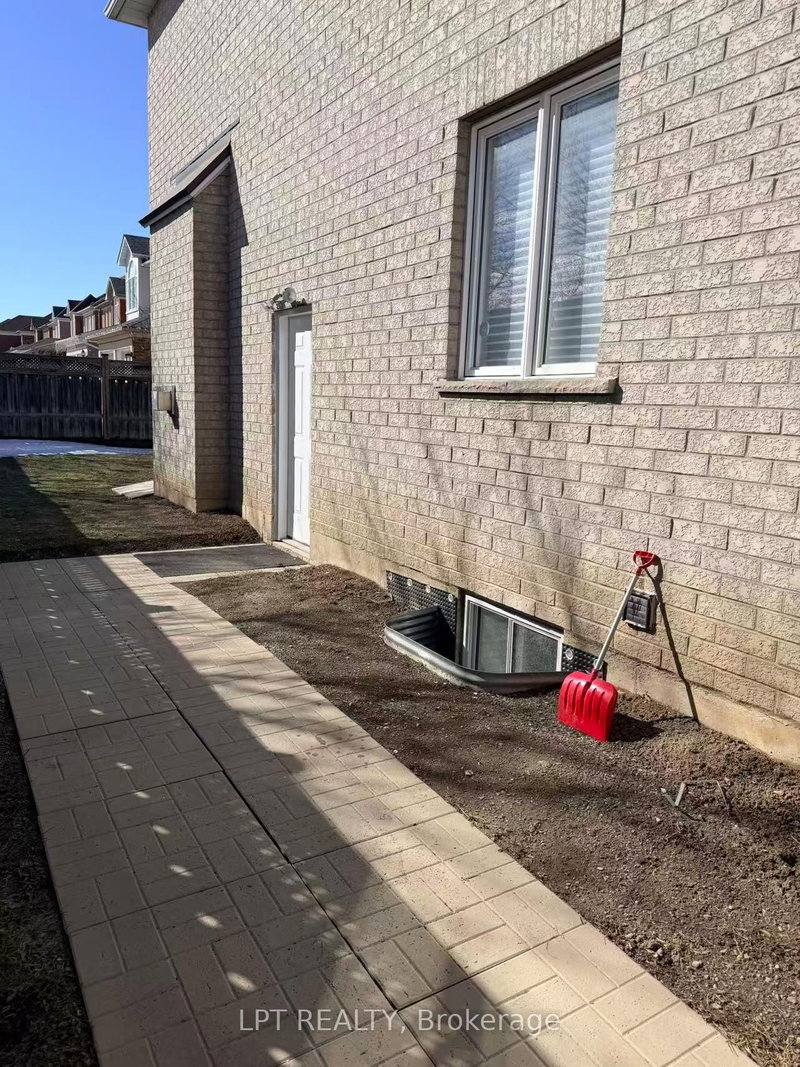 50 royal gala Cres, Richmond Hill, L4S 1Y5 | Image 2