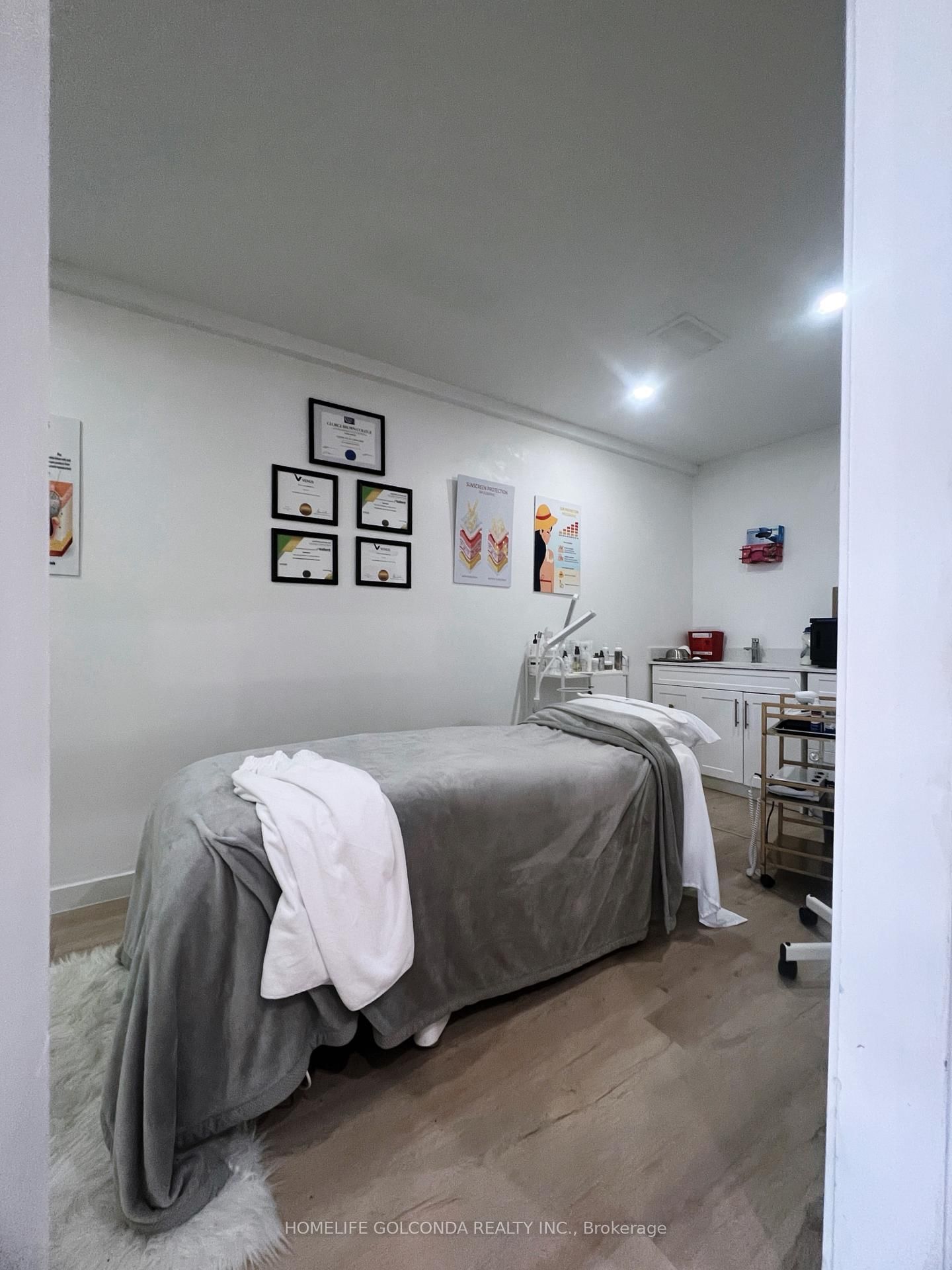 85 Luzon Avenue, Unit Ground- - Photo 5