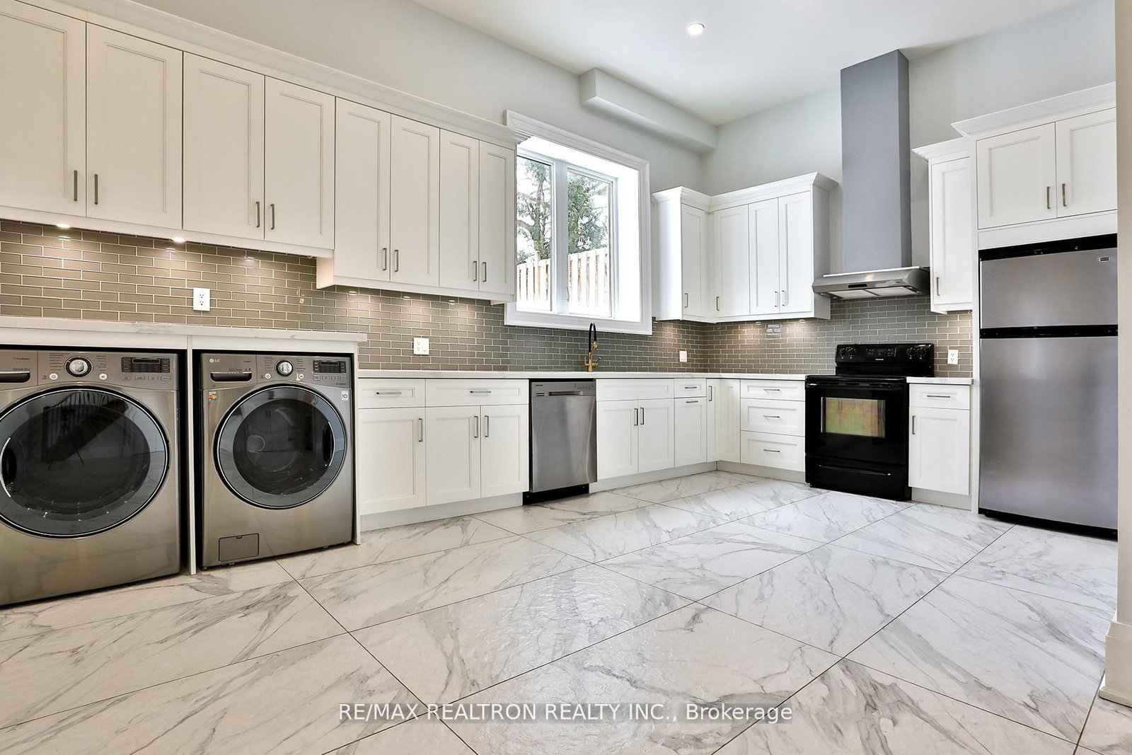 Detached House for sale at 36 Sussex Avenue, Richmond Hill, Ontario, L4C 2E6 - Crosby - MLS: N12899666