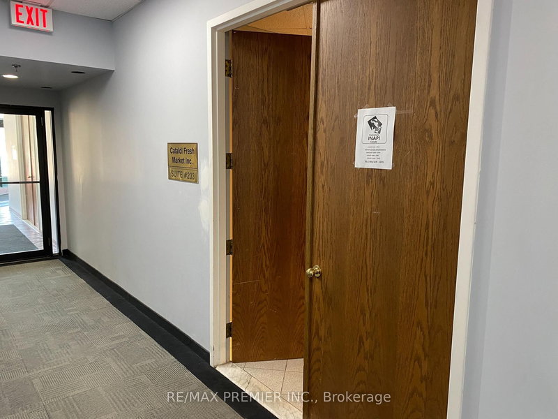 DU250 - 140 Woodbridge Ave, Vaughan, L4L 4K9 | Image 3