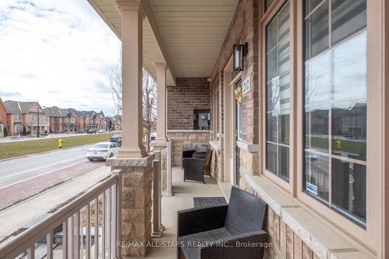 212 East's Corners Blvd, Vaughan, L4H 4H3 | Image 3