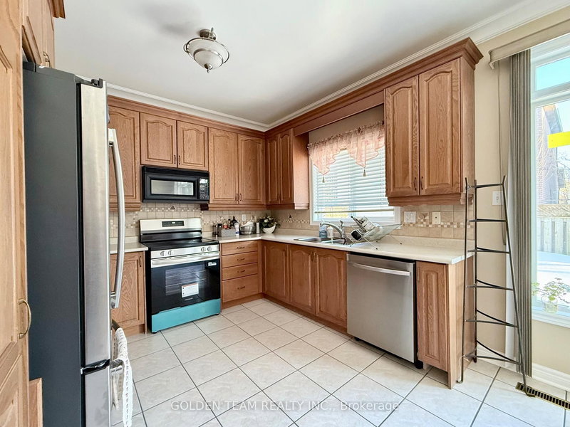 57 Ten Oaks Blvd, Vaughan, L4K 5G3 | Image 3