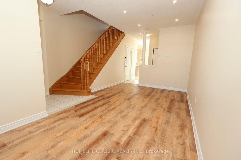 41 Chelton Dr Dr, Richmond Hill, L4E 4A9 | Image 2