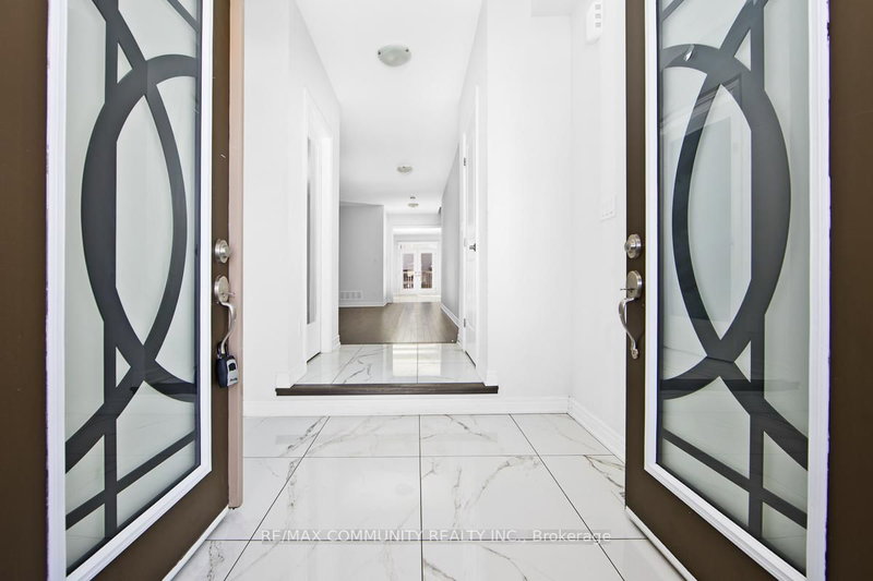 57 Bud Leggett Cres, Georgina, L4P 0B7 | Image 2