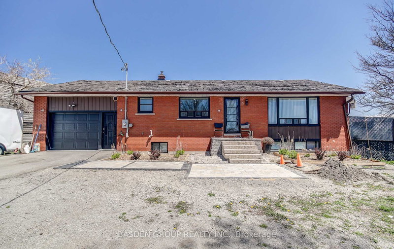 545 Wist Rd, King, L7B 0E9 | Image 2