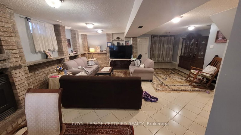 66 Vineyard Crt, Vaughan, L4L 5J8 | Image 2