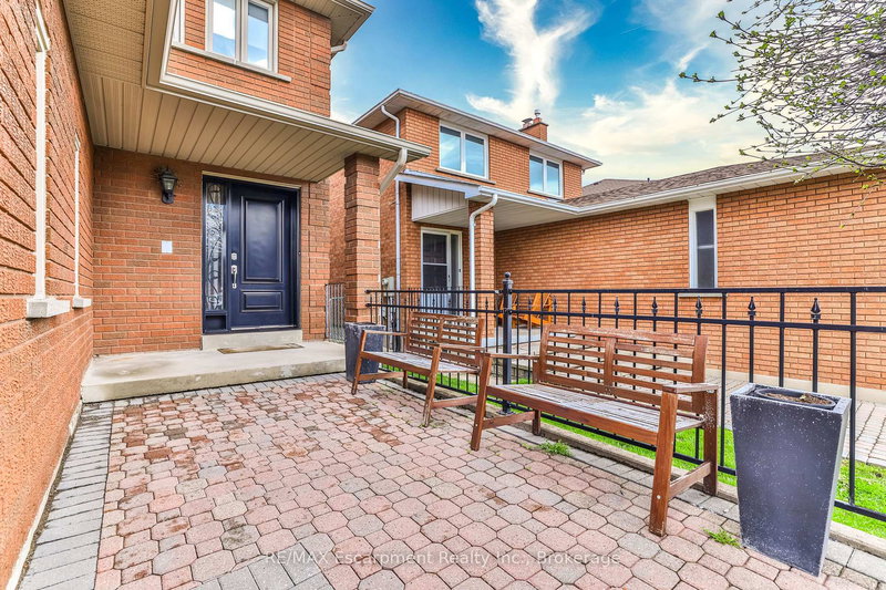 90 WATERFALL Rd, Vaughan, L4L 5B2 | Image 2