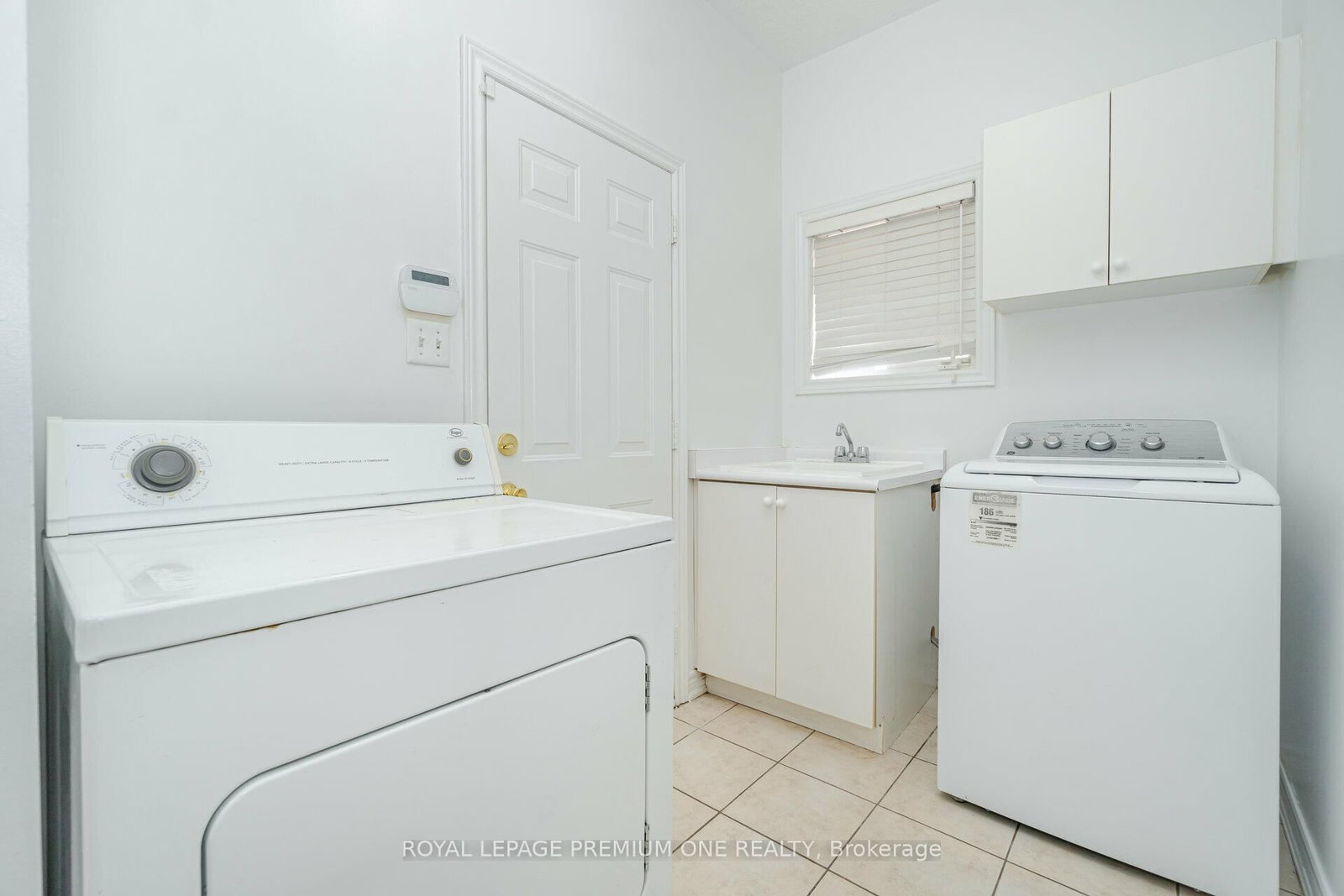 Detached House for lease at 48 Devonwood Drive, Markham, Ontario, L6C 3A7 - Berczy - MLS: N12902918