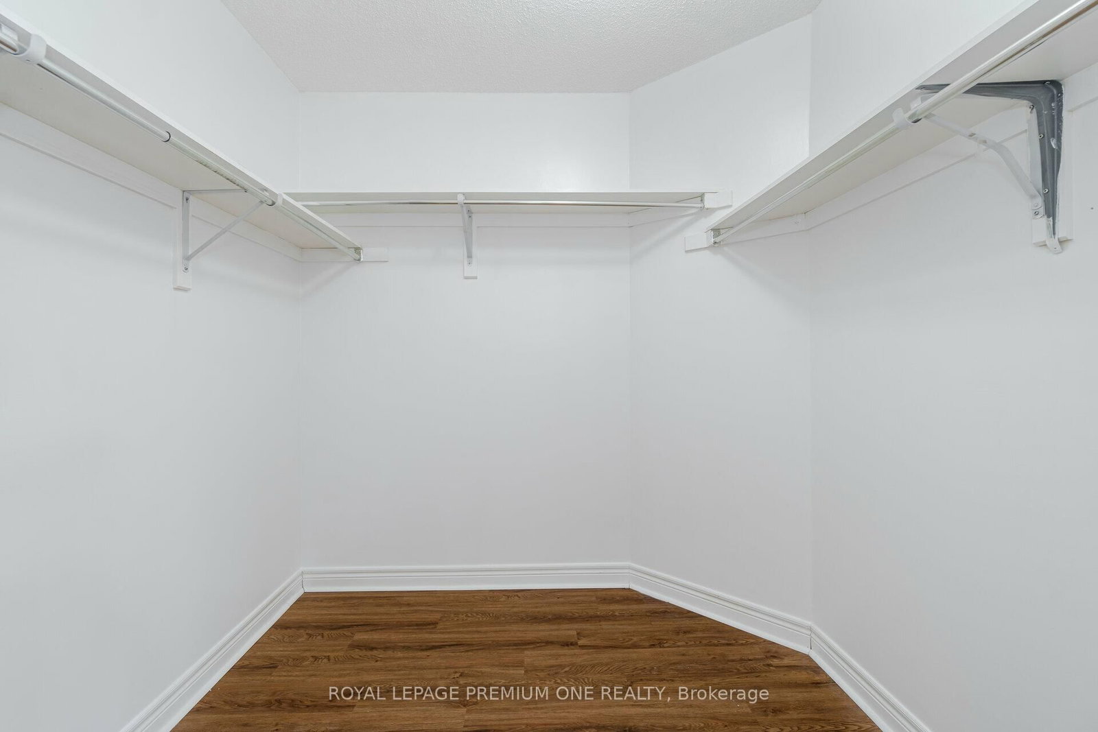 Detached House for lease at 48 Devonwood Drive, Markham, Ontario, L6C 3A7 - Berczy - MLS: N12902918