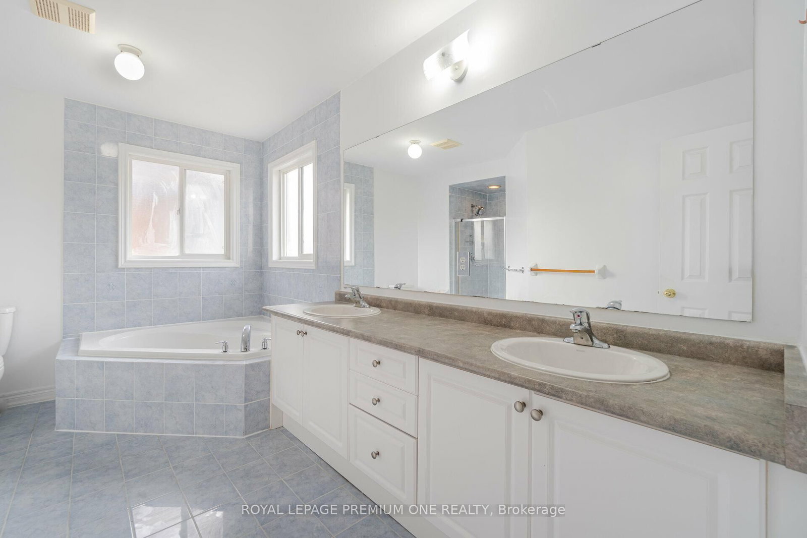 Detached House for lease at 48 Devonwood Drive, Markham, Ontario, L6C 3A7 - Berczy - MLS: N12902918