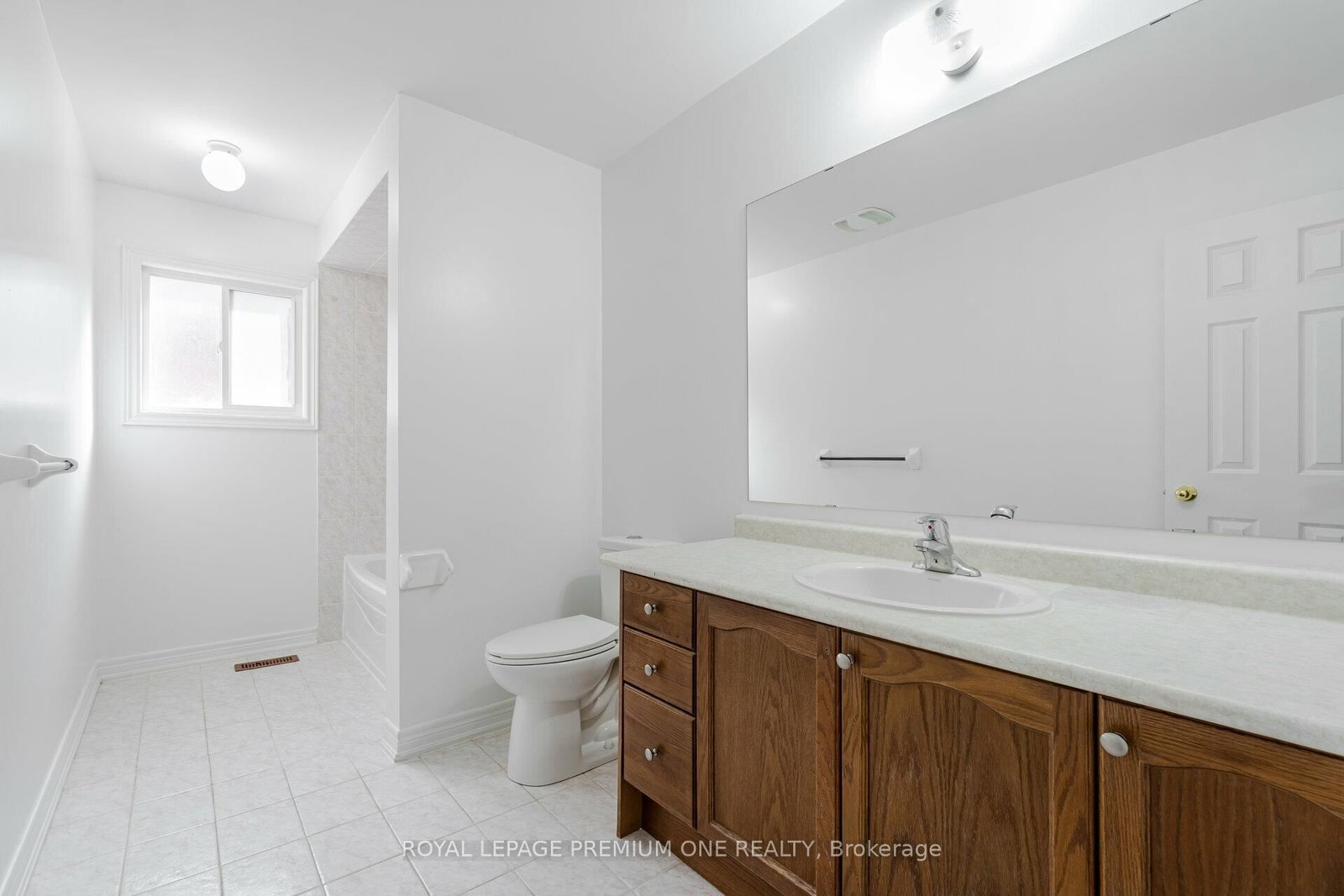 Detached House for lease at 48 Devonwood Drive, Markham, Ontario, L6C 3A7 - Berczy - MLS: N12902918